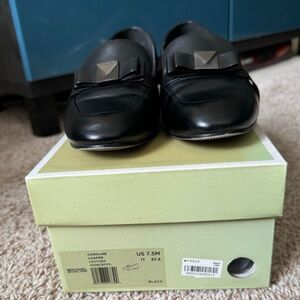 MICHAEL Michael Kors CAROLINE Leather Loafers w/Logo Imprint Bow Vamp = US7.5
